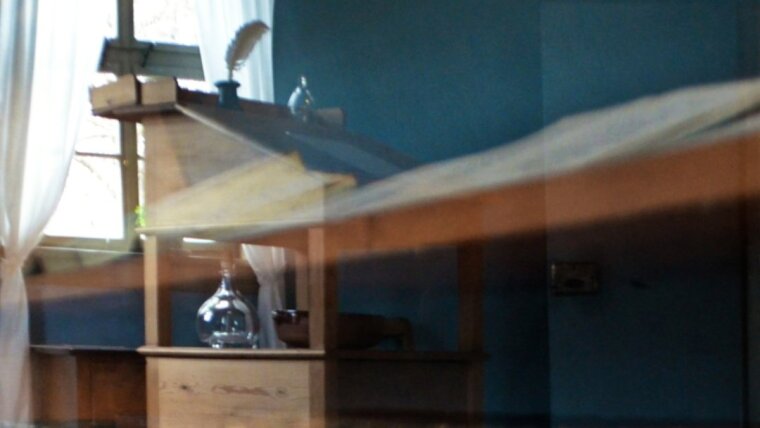 Blick in Schillers Arbeitszimmer in der Mansarde